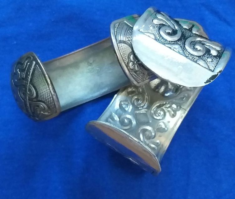 กำไลสีเงิน 2 ชิ้น ลวดลายที่แตกต่าง สวยงาม น่าใส่มาก  รูปที่ 15