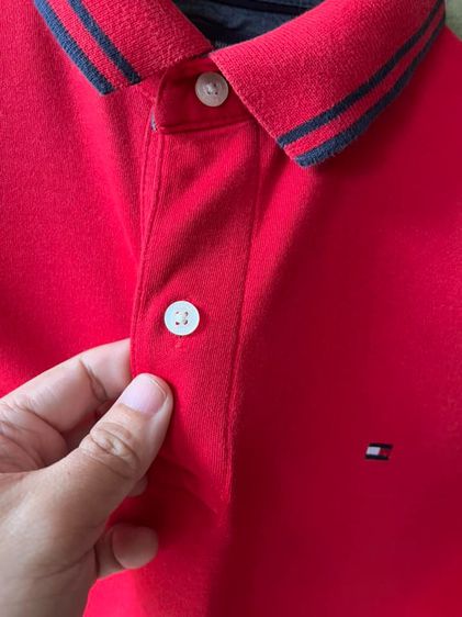 Tommy Hilfiger  ของแท้ ผ้าคอตตอน นุ่มๆ สภาพดี สีแดงสด ปักโลโก ขนาดอก 21 (42)  รูปที่ 6