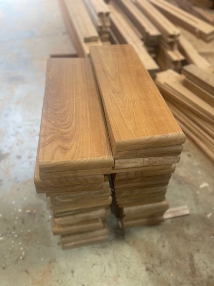 บันไดไม้สักพม่า รับสั่งทำตามขนาด พร้อมไสเรียบ ลบมุมฟรี  ผลิตตรงจากโรงงานของเรราเอง รูปที่ 3