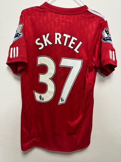 เสื้อ Liverpool ปี 2010 ลายเซ็นต์ Skertel รูปที่ 4