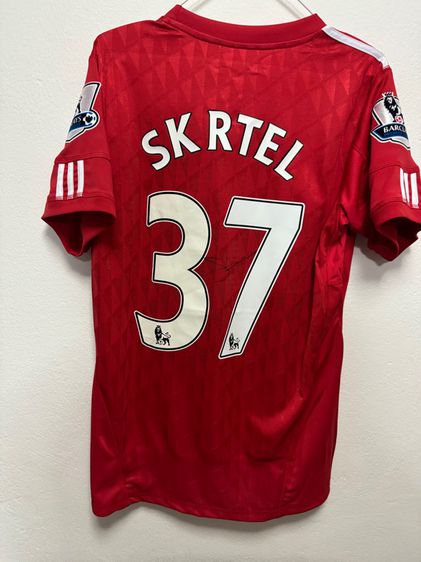 เสื้อ Liverpool ปี 2010 ลายเซ็นต์ Skertel รูปที่ 2