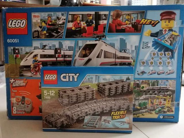 ตัวต่อ เลโก้แท้  ใหม่มาก ใส่ถ่าน วิ่งปกติ จากshop สิงคโปร์ เลโก้รถไฟ1กล่อง แถมรางอีก1 กล่อง ใครได้ไปสุดแสนจะคุ้ม 