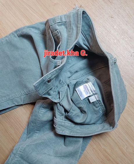 กางเกงผ้าลูกฟูก UNIQLO สีเขียวอ่อน  
รอบเอว 28 นิ้ว ความยาวกางเกง 34.5 นิ้ว ปลายขากว้าง 7.5 นิ้ว สภาพสินค้าดีสมบูรณ์ Made in japan(Original) รูปที่ 3