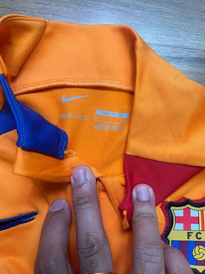 เสื้อบอลแขนยาว Barcelona football size S  รูปที่ 4