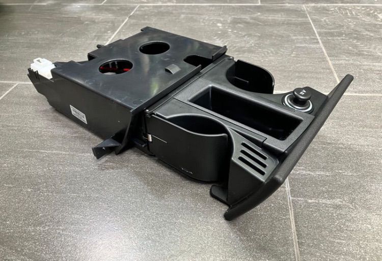 ที่วางแก้วน้ำ คอนโซลหน้า Volk Caravelle T5 T5.1 มี2สี สีดำ สีเทา รูปที่ 4