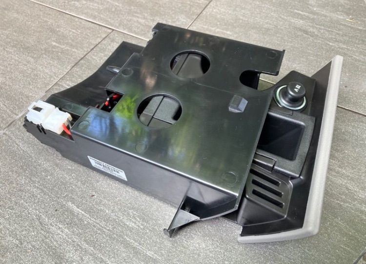 ที่วางแก้วน้ำ คอนโซลหน้า Volk Caravelle T5 T5.1 มี2สี สีดำ สีเทา รูปที่ 3