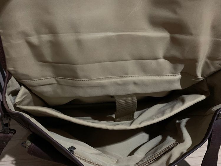 ขาย Messenger bag  กระเป๋าหนังแท้ทั้งใบ ใส่เอกสาร ใส่โน๊ตบุ๊ค สะพายข้าง ได้ ถือได้ สีน้ำตาลเข้ม  สภาพใหม่ รูปที่ 12