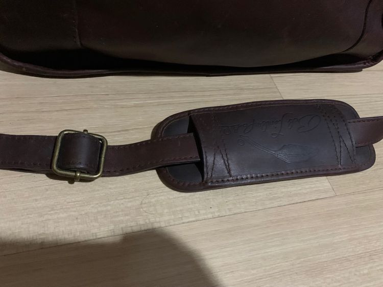 ขาย Messenger bag  กระเป๋าหนังแท้ทั้งใบ ใส่เอกสาร ใส่โน๊ตบุ๊ค สะพายข้าง ได้ ถือได้ สีน้ำตาลเข้ม  สภาพใหม่ รูปที่ 8