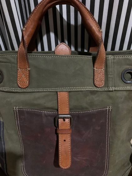 ขาย Messenger bag งาน Handcraft ทำ 1 ใบเดียวในโลก งานส่งออก ตปท. ผ้าทหาร เย็บกับหนังฟอกฝาดสีน้ำตาล สภาพใหม่มาก ใบใหญ่ใส่โน๊ตบุ๊คได้สบาย รูปที่ 4