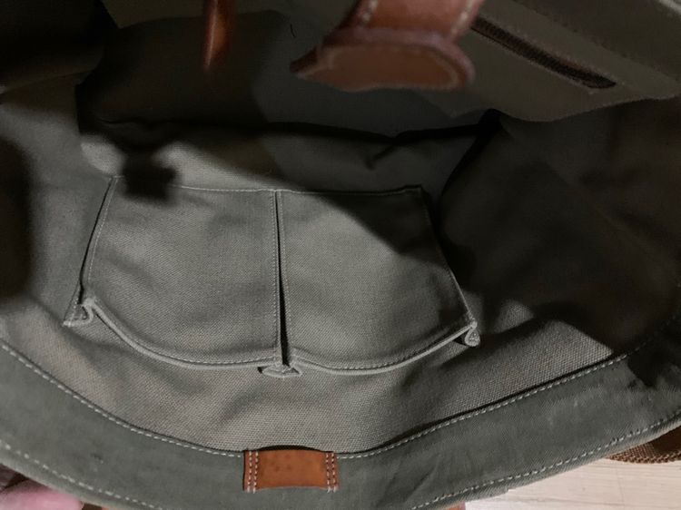 ขาย Messenger bag งาน Handcraft ทำ 1 ใบเดียวในโลก งานส่งออก ตปท. ผ้าทหาร เย็บกับหนังฟอกฝาดสีน้ำตาล สภาพใหม่มาก ใบใหญ่ใส่โน๊ตบุ๊คได้สบาย รูปที่ 9
