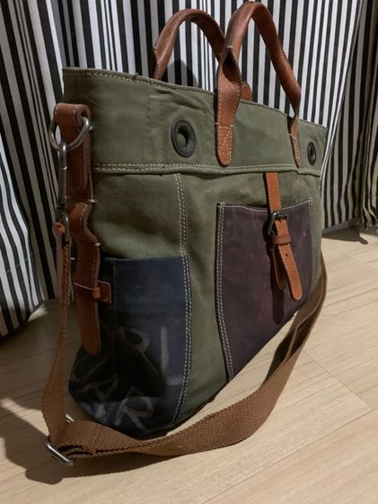 ขาย Messenger bag งาน Handcraft ทำ 1 ใบเดียวในโลก งานส่งออก ตปท. ผ้าทหาร เย็บกับหนังฟอกฝาดสีน้ำตาล สภาพใหม่มาก ใบใหญ่ใส่โน๊ตบุ๊คได้สบาย รูปที่ 11