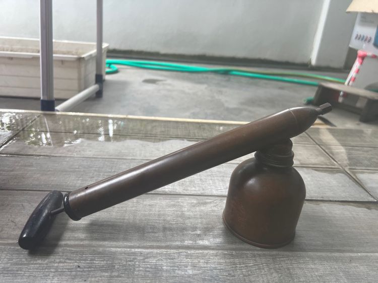 กระบอกฉีดทองแดงโบราณ รูปที่ 2