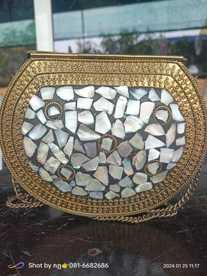 กระเป๋าสะพายประดับมุกเนื้อทองเหลืองเก่า รูปที่ 8