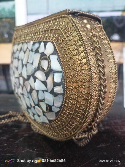 กระเป๋าสะพายประดับมุกเนื้อทองเหลืองเก่า รูปที่ 7