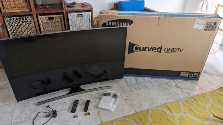 TV SAMSUNG 55" CURVED SCREEN