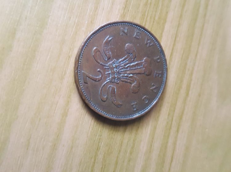 เหรียญ ทูเพนสควีนอลิซาเบต 2  ปี 1975  เป็นอีกเหรียญ ที่หายากมาก รูปที่ 6