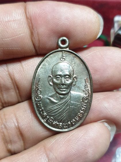 เหรียญ " พระครูพิศาลพรหมจรรย์ ...สวัสดิ์ ปฺณณสีโล " ออกวัดบึงบวรสถิตย์ จ.ชลบุรี ( หลวงพ่อสวัสดิ์ สำนักเม้าสุขา ) เนื้อนวโลหะ สวยแชมป์โลก รูปที่ 3