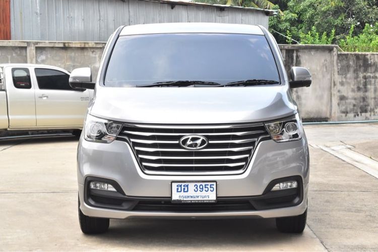 Hyundai H-1  2018 2.5 Deluxe Van ดีเซล ไม่ติดแก๊ส เกียร์อัตโนมัติ เทา