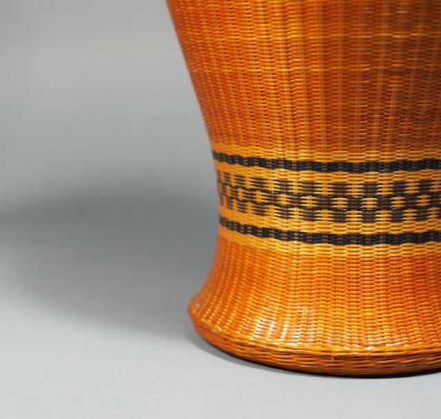 แจกันกระเบื้องจีน หุ้มไม้ไผ่สาน ของเก่า Antique Chinese Blanc De Chine Handcrafted Rare Woven Bamboo Porcelain Vase รูปที่ 4