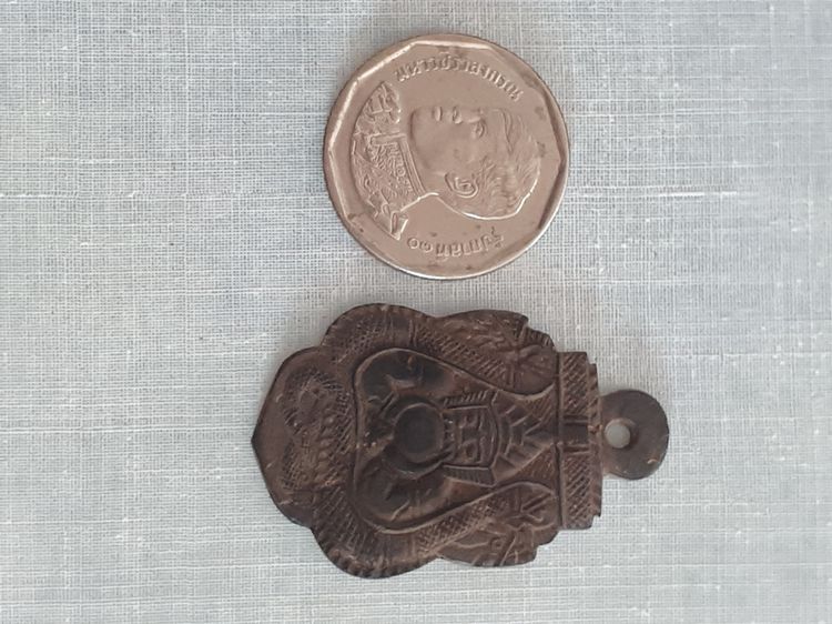 พระราหูอมจันทร์ กะลาตาเดียวแกะ หน้ายักษ์ หลังจาร หลวงพ่อน้อย วัดศรีษะทอง จ.นครปฐม กะลาตาเดียวแกะ ควรพิจารณาความเก่าที่มีอายุไม่ต่ำกว่า 60-70 รูปที่ 10