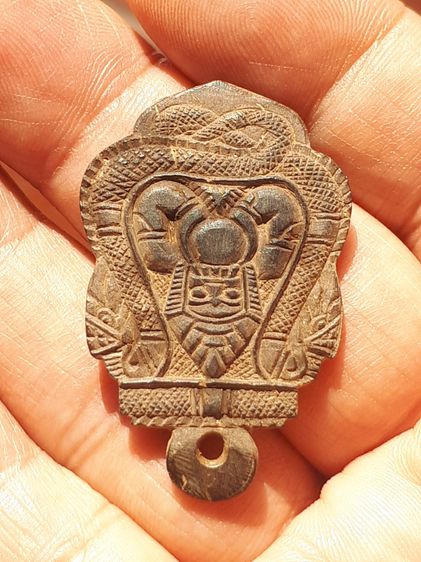 พระราหูอมจันทร์ กะลาตาเดียวแกะ หน้ายักษ์ หลังจาร หลวงพ่อน้อย วัดศรีษะทอง จ.นครปฐม กะลาตาเดียวแกะ ควรพิจารณาความเก่าที่มีอายุไม่ต่ำกว่า 60-70 รูปที่ 9