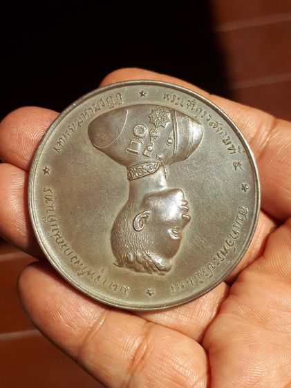 เหรียญหลักแจว ร.5 สร้างปี 2414 เนื้อเงิน ผิวสองสี ออกสีขาวอมเหลือง มีเส้นผ่าศูนย์กลาง 50 มิลลิเมตร หนัก 70.23 ผิวสองสี เก่ามาก แท้ เดิมๆ ดูง รูปที่ 6