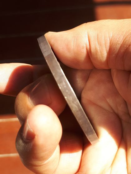 เหรียญหลักแจว ร.5 สร้างปี 2414 เนื้อเงิน ผิวสองสี ออกสีขาวอมเหลือง มีเส้นผ่าศูนย์กลาง 50 มิลลิเมตร หนัก 70.23 ผิวสองสี เก่ามาก แท้ เดิมๆ ดูง รูปที่ 3