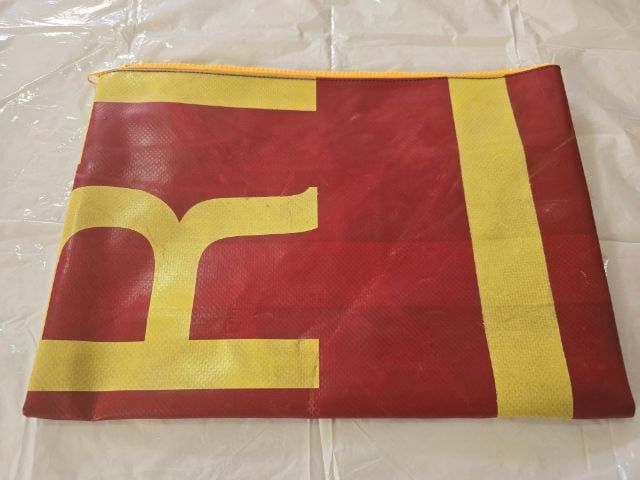 กระเป๋าครัชใส่ iPad ได้ค่ะ freitag Dan