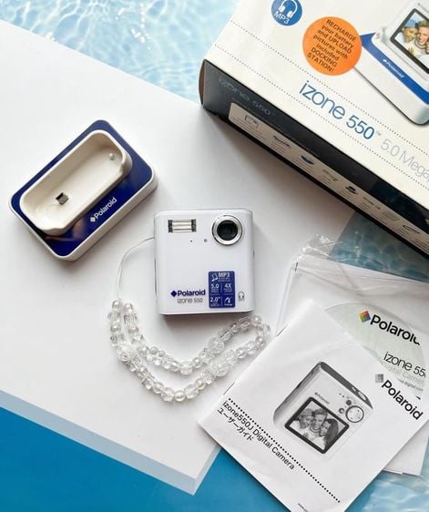 กล้องวินเทจและเครื่องเล่น MP3 Polaroid iZone 550