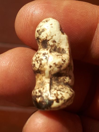 พระปิดตา หลวงปู่เอี่ยม วัดสะพานสูง เนื้อผงจุ่มรัก พิมพ์ชลูด เนื้อมัน สวย สมบูรณ์ เก่า แท้ หายาก รูปที่ 4