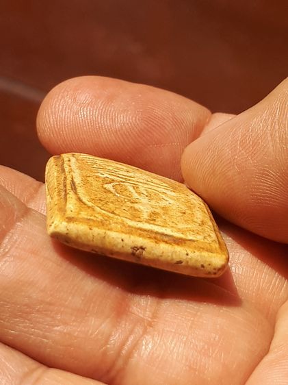 พระสมเด็จ วัดเกศไชโย พิมพ์ 7 ชั้น เนื้อผง มีเม็ดแร่มวลสาร ผงพุทธคุณ เนื้อจัดมาก พระใช้สึก เก่า แท้ หายาก พุทธคุณนั้นเด่นทางด้านโชคลาภ และเมต รูปที่ 6