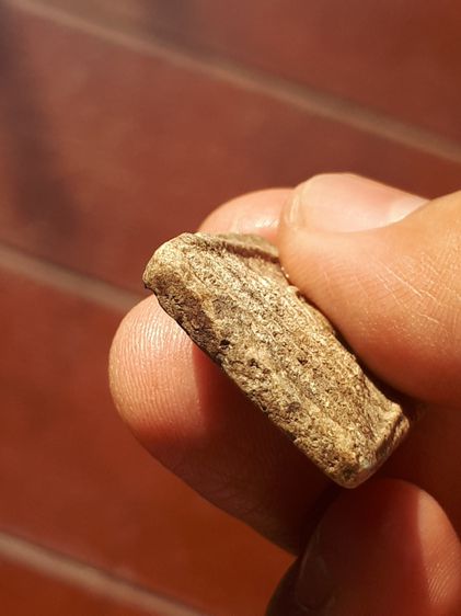 พระสมเด็จบางขุนพรหม พิมพ์เส้นด้าย กรุเก่า วัดใหม่อมตรส เนื้อผง มีคราบกรุ มีเม็ดแร่มวลสารผงพุทธคุณ สวย สมบูรณ์มากๆ เก่า แท้ หายาก มีใบรับประก รูปที่ 6