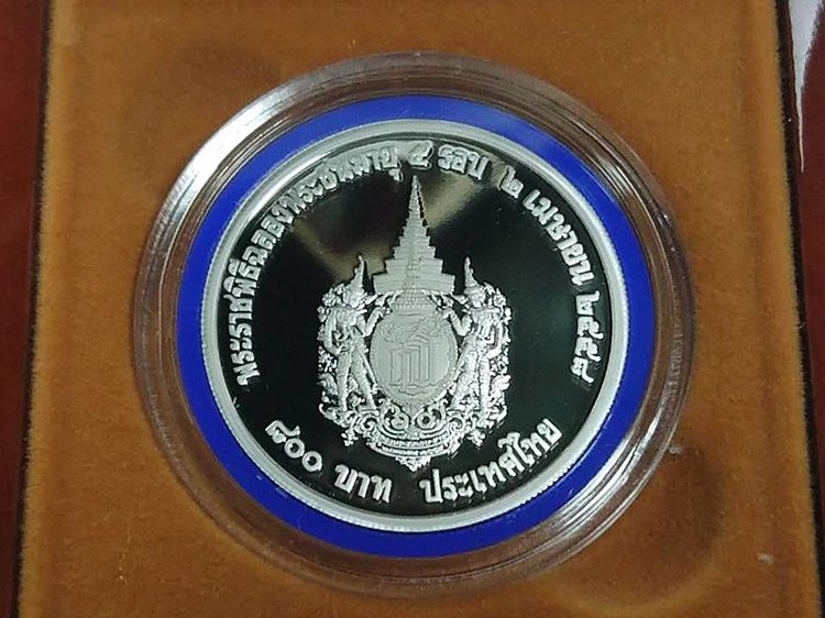 เหรียญ 800 บาท เนื้อเงินขัดเงา ที่ระลึกครบ 5 รอบ สมเด็จพระเทพฯ พ.ศ.2558 อุปกรณ์ครบ รูปที่ 3