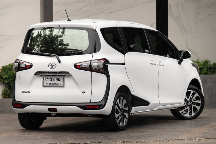 Toyota Sienta 2022 1.5 V Utility-car เบนซิน เกียร์อัตโนมัติ ขาว รูปที่ 4