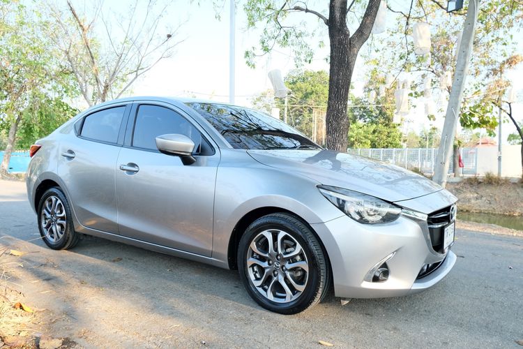 Mazda Mazda 2 2017 1.5 XD High Plus Sedan เบนซิน ไม่ติดแก๊ส เกียร์อัตโนมัติ บรอนซ์เงิน