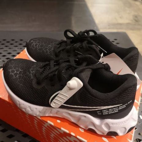 Nike แท้ รุ่น  women's Nike Renew Ride2 รองเท้าวิ่งผู้หญิง สีดำ ไซส์ 5 รูปที่ 5