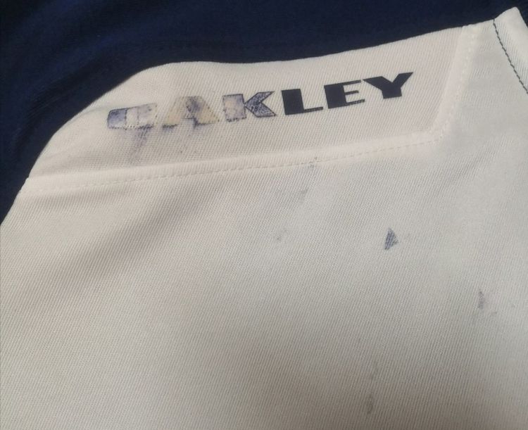 ขายเสื้อกอล์ฟ Oakley แท้ สีขาว-ลายน้ำเงิน รูปที่ 4