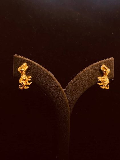 Set ต่างหู Coach Signature 2 Pairs Goldtone  Glass Stone Rexy Earring Set แบบติดหู ลายซี ประดับคริสตัล ไดโนเสาร์ รูปที่ 7