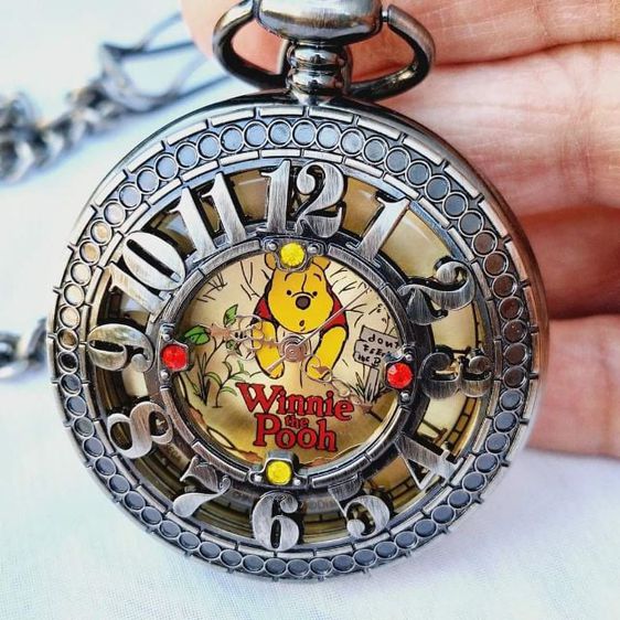Winnie the Pooh Pocket Watch by SEGA ลายหมีพูห์สุดคิ้วท์ นาฬิกาพกดีไซน์วินเทจ มือหนึ่ง ใหม่เก่าเก็บ ไม่ผ่านการใช้งาน พร้อมกล่องเหล็ก