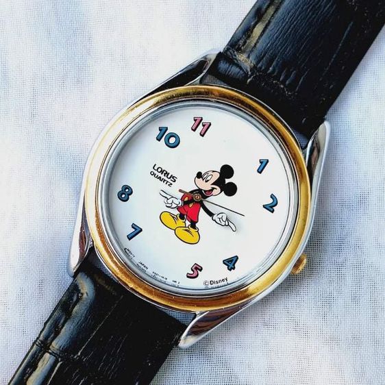 Mickey Mouse by LORUS Seiko ©Disney หน้าปัดลายมิกกี้มีแขนเป็นเข็ม  ไซส์กลาง มือสอง สภาพสวยมาก
ระบบถ่าน เครื่องญี่ปุ่น กระจกใสไร้รอย