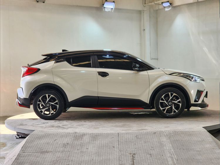Toyota C-HR 2019 1.8 Entry Utility-car เบนซิน เกียร์อัตโนมัติ ขาว รูปที่ 4