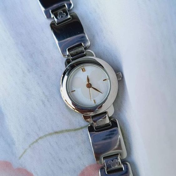 นาฬิกาข้อมือ ไซส์ผู้หญิง มือสอง สภาพสวย
ระบบถ่าน เครื่องญี่ปุ่น กระจกใสไร้รอย
ตัวเรือนทรงกลมสีเงิน
ขนาด 24 มม.  รูปที่ 4