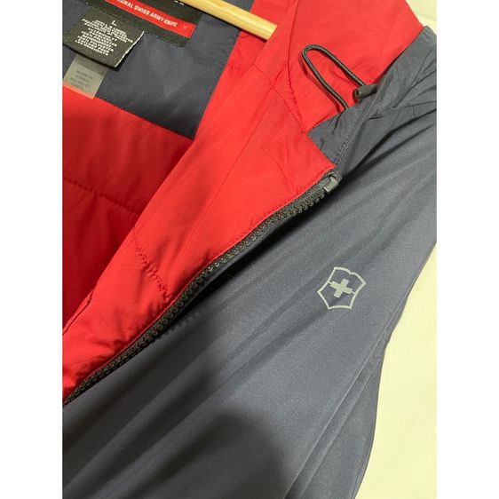 VICTORINOX Jacket L เสื้อแจ็คเก็ตแบรนด์ดังสีน้ำเงินซับแดง รุ่นหายาก อก 46 ยาว 28 D226.b10 รูปที่ 5