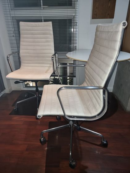 Eames aluminum group พนักสูง ของสภาพสวย หนังแท้ขาวงาช้าง  Authentic Herman Miller Eames chair รูปที่ 16
