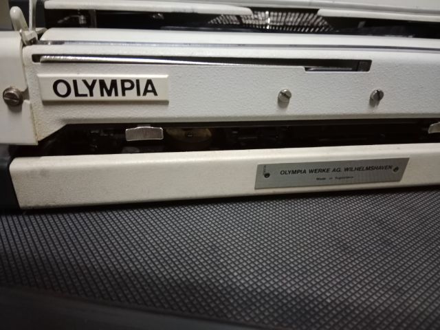 เครื่องพิมพ์ดีด Olimpia  รูปที่ 5