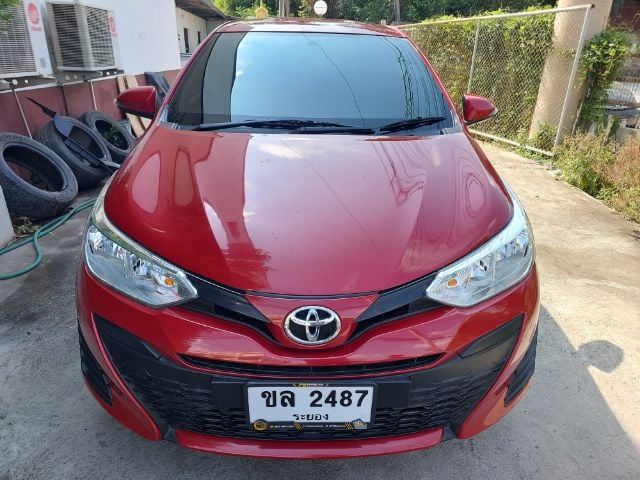 Toyota Yaris 2018 1.2 E เบนซิน เกียร์อัตโนมัติ แดง