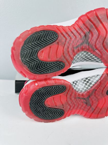 รองเท้า Nike Air Jordan Sz.10us44eu28cm รุ่น11 Low Bred สีดำแดง สภาพสวยงาม ไม่ขาดซ่อม ใส่เล่นบาสหรือเที่ยวได้ รูปที่ 5