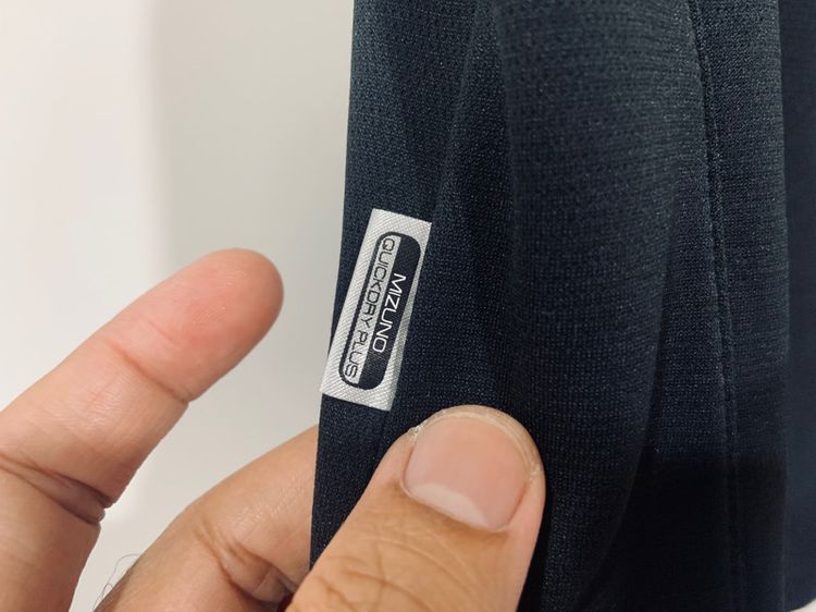 เสื้อกีฬา MIZUNO รุ่น MORELIA แท้ 💯 size L ขนาด อก 21 ยาว 27.5 นิ้ว สภาพใหม่มาก สีดำเข้ม ทรงสวย ดีเทลสวย หายากน่าสะสมครับ รูปที่ 7