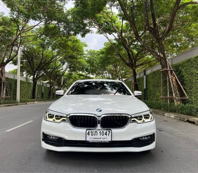 BMW Series 5 2017 520d Sedan ดีเซล ไม่ติดแก๊ส เกียร์ธรรมดา ขาว รูปที่ 3