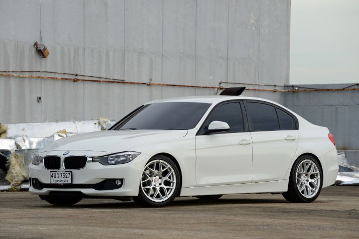 BMW Series 3 2013 320i Sedan เบนซิน ไม่ติดแก๊ส เกียร์อัตโนมัติ ขาว รูปที่ 2